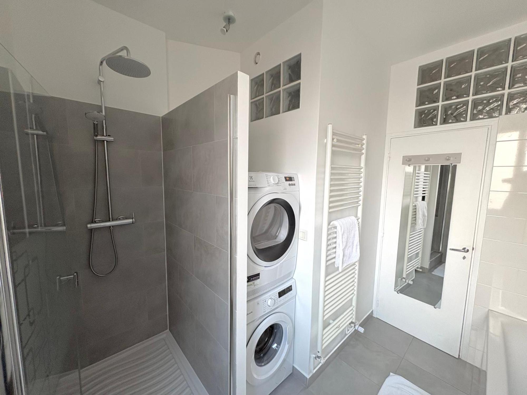 Gustave - Charming Eiffel Tower - Parigi